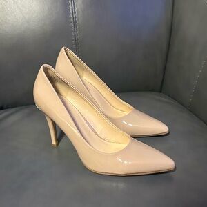 Nine West light cream pumps size 7. Worn very few times. 3 3/4 inch heel.